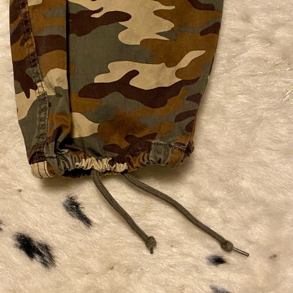 Levi’s Baggy Fit Camo Print Women’s Y2K Inspired Cargo Pants 🪖 - Picture 5 of 7